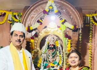 हर्षवर्धन पाटील यांच्या हस्ते बावडा येथील पद्मावती मंदिरात महाआरती….