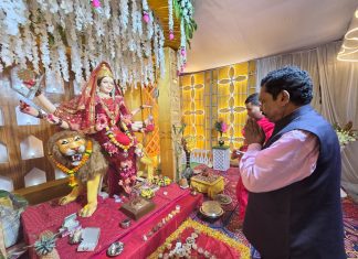 सावलीत माँ शारदा व माँ दुर्गा मातेच्या दर्शनाने भक्तिभावाची उधळण… — माजी खासदार डॉ.अशोकजी नेते यांची मनोभावे पूजा-अर्चा…