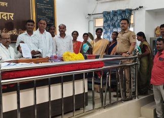 दुषित पाणी पुरवठा होत असल्याने महदवाडी वासीय जनतेचे आरोग्य धोक्यात :- सरपंच भोजराज कामडी… — तहसीलदार, संवर्ग विकास अधिकारी, उपविभागीय अभियंता, ग्रामीण पाणीपुरवठा चिमूर, यांना सरपंच व ग्रामस्थांनी दिले निवेदन…