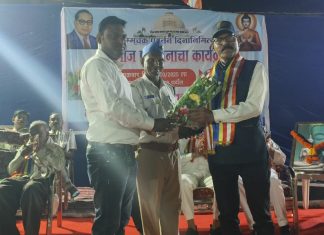 हिंगणा येथे धम्मचक्र प्रवर्तन दिन उत्साहात साजरा… — विनोद खोब्रागडे यांचा सहपत्नीक सत्कार!