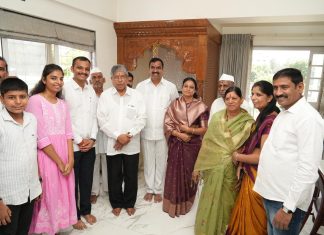 उच्च व तंत्र शिक्षण मंत्री चंद्रकांत पाटील यांची भाजप नेते राम गावडे यांच्या घरी भेट…