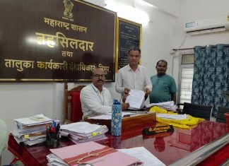 श्री.मंगेश साबळे (सरपंच, पायगाव ता. गेवराई) यांच्या आमरण उपोषणास उपसरपंच अशोक चौधरी यांचा पाठिंबा… — त्याच्या मागण्या तात्काळ मान्य करण्याबावत मुख्यमंत्र्यांसह अनेकांना निवेदन..
