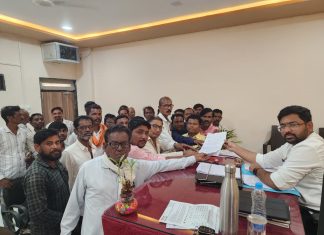 सरन्यायाधीशांवरील हल्ला मनुवादी व्यवस्थेचे षडयंत्र – राजू निमसटकर… — सरन्यायाधीश भूषण गवईंवरील हल्ल्याचा झरी येथे ‘वंचित बहुजन आघाडी’कडून तीव्र निषेध. — तहसीलदारांना निवेदन सादर.. — आरोपीवर ‘देशद्रोहाचा गुन्हा’ दाखल करण्याची मागणी.