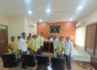 चिमूर येथे निघाला आदिवासी बांधवांचा भव्य मोर्चा… — आरक्षण आमचं हक्काचं, नाही कोणाचं बापचं!.. — घोषणांनी चिमूर दणाणलं…