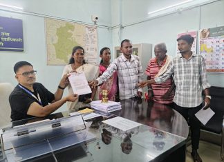 सर्व निराधारांना अडीच हजार रुपये मासिक अर्थसहाय्य द्या… — डाव्या पक्षांचे जिल्हाभरात एक दिवसीय ठिय्या आंदोलन…