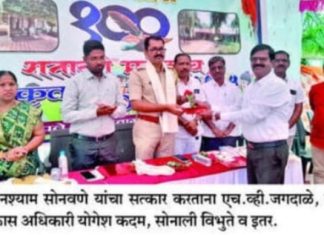 कोणत्याही माध्यमातून माणूस मोठा झाला की गावची व शाळेच्या नावाची ओळख होत असते :- पोलीस निरीक्षक घनश्याम सोनवणे… — ग्रामीण भागातील पालकांनी जिल्हा परिषद शाळेमध्येच विद्यार्थी घडवावेत,घनश्याम सोनवणे यांचे उद्गार…