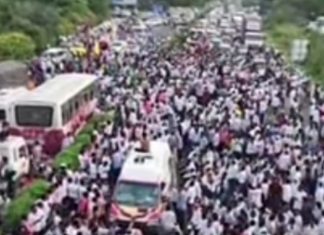 Farmers will block railway lines today, stop flights: Former Minister Bachchu Kadu… — Nationalist Congress Party Sharad Chandra Pawar faction’s state spokesperson Nitesh Karale asked whether lakhs of farmers including masters will continue fasting or who will provide food to the farmers.. — Will the Maharashtra government fall if farmers are touched?
