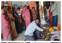 शिखर शिंगणापूरला चैत्री वारीसाठी जाणारी शंभू महादेव मानाच्या धजदिंडीचे पिंपरी बुद्रुक येथे उत्साहात स्वागत व पूजन सह आरतीही केली.