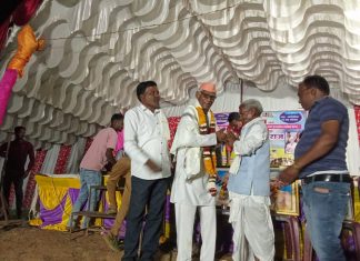 सप्तखंजेरी प्रबोधणकार सत्यपाल महाराज यांचा मौजा भटेगाव येथे सत्कार…