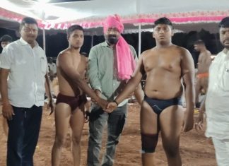 टाकळी येथे कैं.झुंजार सोलनकर वस्ताद यांच्या सातवे पुण्यस्मरणा निमित्त निकाली कुस्त्याचे जंगी मैदान भरविण्यात आले… — महाराष्ट्र केसरी छोटा रावसाहेब मगर सह हजारो कुस्ती मल्ल-शौकिनांची उपस्थिती…