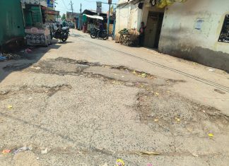 दर्यापूरच्या आठवडी बाजाराचा मुख्य रस्ता खड्ड्यात,संबंधित विभागाचे पूर्णतः दुर्लक्ष?