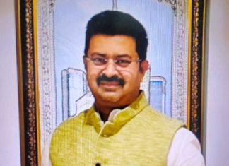40 large vehicles engaged in the illicit transport of sand were halted; all concerned officials in Chimur were duly informed, yet not a single official bothered to visit the scene of the incident! — Revenue amounting to ₹3.264 crore was squandered by the concerned officials of Chimur in a single night; it is imperative that this lost revenue be recovered from the officials who were derelict in their duty. — A senior and seasoned leader of the National Congress Party has vowed to vigorously press the demand for the recovery of this revenue!