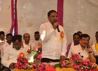 जनसामान्यांच्या ,आदिवासी बांधवांच्या समस्या सोडवण्यासाठी सदैव प्रयत्न करणार… — अतिदूर्गम कैमुल (ता. कोरची) येथे समस्या निवारणासाठी चर्चा सत्र — जनसामान्यांच्या अत्यावश्यक समस्यांना शासन दरबारी मांडून त्या सोडविण्यासाठी सदैव प्रयत्न करीन :- आमदार रामदास मसराम यांचे आश्वासन..