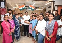 प्रियंका चिताडेंच्या नेतृत्वात आमदार सुधीर मुनगंटीवारांना निवेदन सादर!..