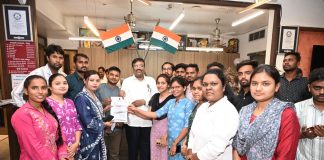 प्रियंका चिताडेंच्या नेतृत्वात आमदार सुधीर मुनगंटीवारांना निवेदन सादर!..