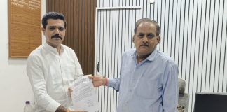नागझिरा रोडच्या सिमेंटीकरण करणासाठी नगरसेवक इंजि.संदीप बावनकुळे यांचे जिल्हा परिषदेला निवेदन…