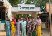 “घामाच्या दाम”साठी सफाई कर्मचाऱ्यांचे बेमुदत काम बंद आंदोलन, मुख्याधिकारी कार्यालयासमोर जोरदार घोषणाबाजी… — गावातील कचरा संकलन थांबले,नागरिकांचा आक्रोश…