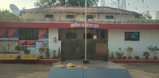 पोलिस स्टेशन पुराडा हद्दीतील येंगलखेडा मालेवाडा रोडवरील पान टपरीवर धाड… — ४४६०० रु.अवैध दारू साठा जप्त…