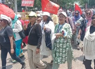 प्रलंबित व रास्त मागण्यांसाठी – राज्य सरकारी कर्मचारी व शिक्षक बेमुदत संपावर!.. — शासकीय कामकाजावर विपरीत परिणाम!.. — संपाला १०० टक्के प्रतिसाद… — चंद्रपूरात आज निघाला भव्य मोर्चा…