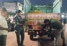 अपघाताची शक्यता टाळण्याकरीता वाहनावर बसवले रिफ्लेक्टर…. — कूरखेडा पोलीस स्टेशन चे ठाणेदार महेंद्र वाघ यांचा पूढाकार…