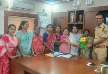 ‘सहज सुचलं’ महिला ग्रुपतर्फे चंद्रपूरचे पोलिस अधीक्षक आयुष नोपानी यांचे स्वागत…. — विविध सामाजिक विषयांवर साधला महिलांनी सकारात्मक संवाद!…