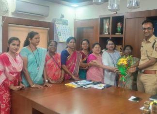 ‘सहज सुचलं’ महिला ग्रुपतर्फे चंद्रपूरचे पोलिस अधीक्षक आयुष नोपानी यांचे स्वागत…. — विविध सामाजिक विषयांवर साधला महिलांनी सकारात्मक संवाद!…