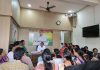 उमेद च्या महिलांनी आमदारांची भेट घेत केली बैठक सभागृहाची मागणी…