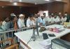 शेरवानी उर्दू प्राइमरी स्कूल को बंद ना करने के विरोध में उपविभागीय अधिकारी को मुस्लिम समुदाय ने दिया निवेदन।