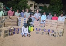 आरमोरी पोलिसांची मोठी कारवाई… — 15 लाख 65 हजार 180 रुपयांचा अवैध दारूसाठा जप्त, 05 आरोपी अटकेत…