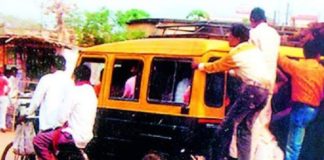 वर्षभरापासून काळीपिवळीचा दरारा…. — गडचिरोली-आरमोरी मार्गे प्रवास करणाऱ्या प्रवासांना कोंबून आणत,केले जाते डबल भाडे वसुली….