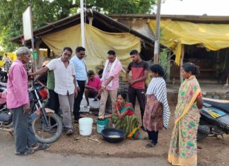 साहाय्यक कृषी अधिकारी श्री.गजानन जल्लेवार यांनी बिज प्रक्रियाचे प्रात्यक्षिक करून दाखविले….